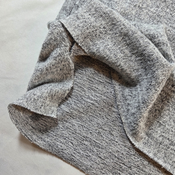 ⭐️Dex Gray Crew Neck Raw Edge Sweater With Peatls Embellisments Size L - Picture 5 of 7